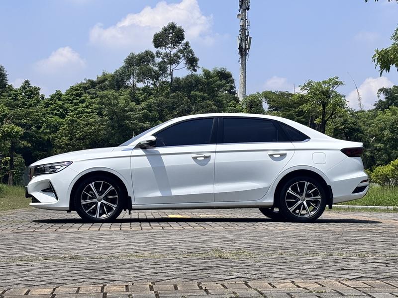 Geely Emgrand, 2022 — фото 4 из 12