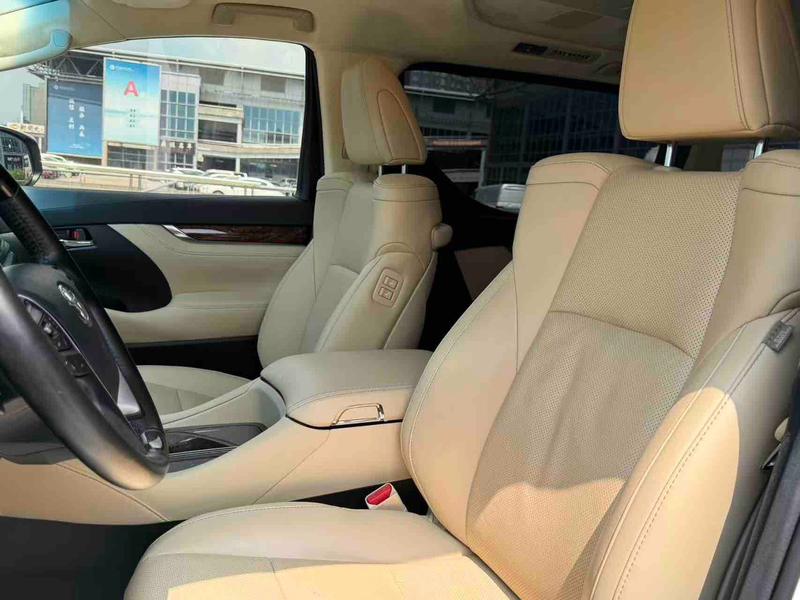 Toyota Alphard, 2022 — фото 12 из 12
