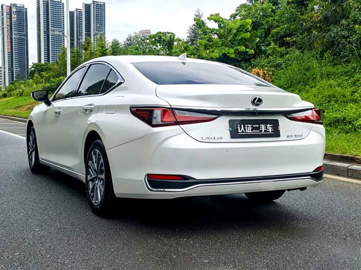 Lexus ES, 2023 — фото 5 из 9