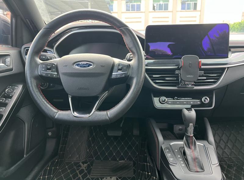 Ford Focus, 2022 — фото 9 из 12