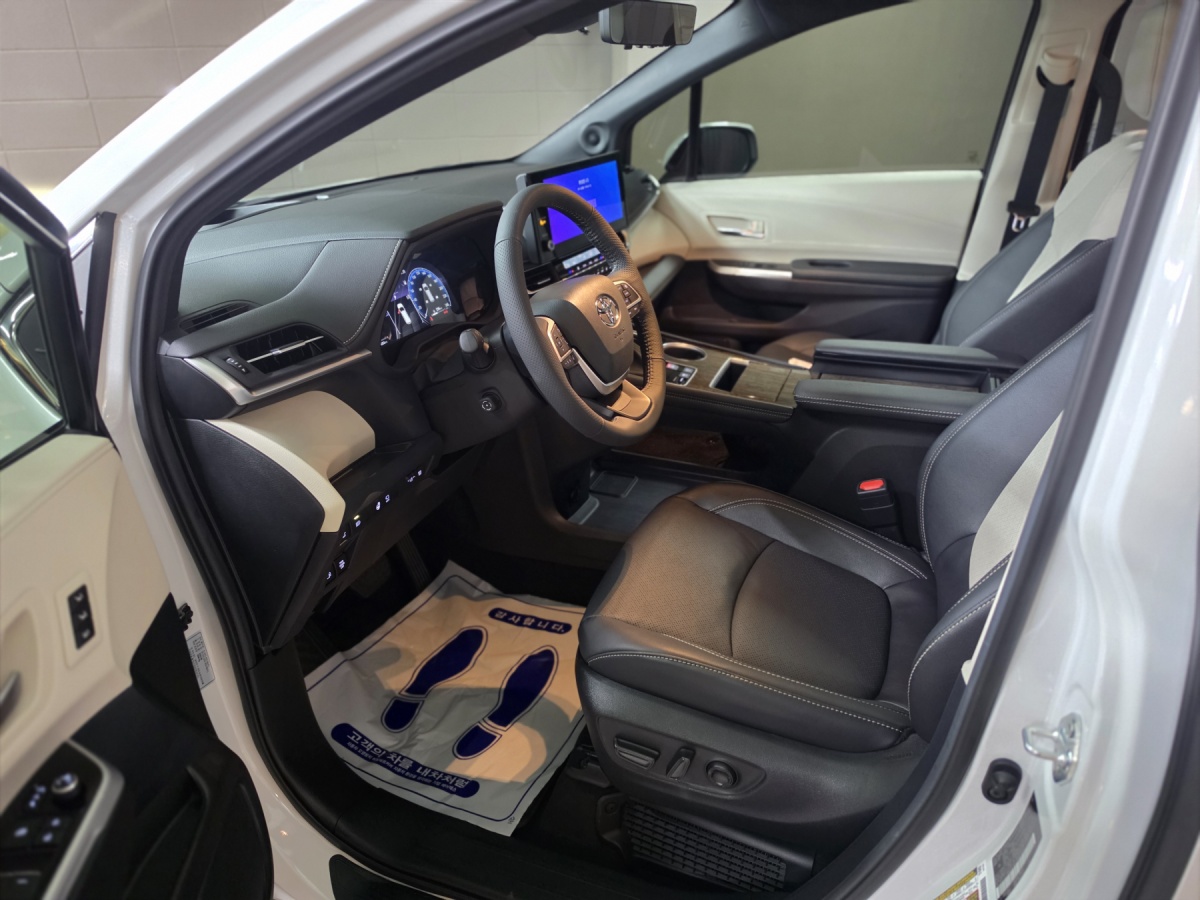 Toyota Sienna, 2025 — фото 9 из 12