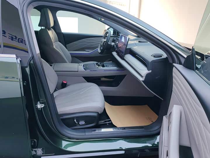 Geely Galaxy Starshine 8 EM-i, 2025 — фото 8 из 9