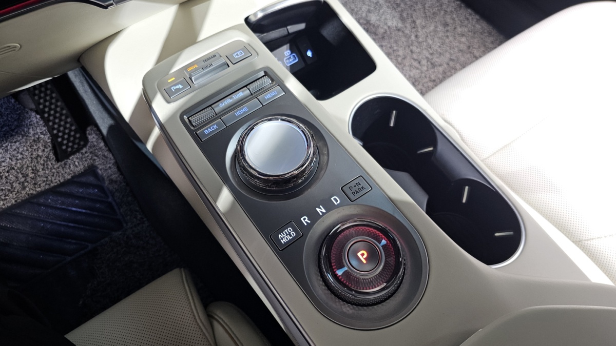 Genesis GV70, 2022 — фото 8 из 12