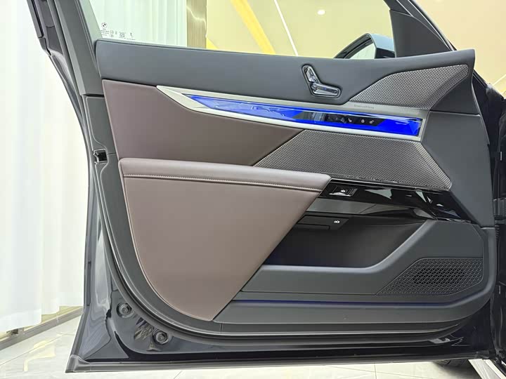 BMW 7 Series, 2025 — фото 3 из 9