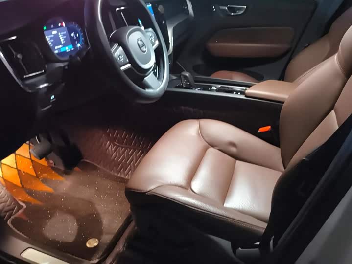 Volvo XC60, 2023 — фото 9 из 9