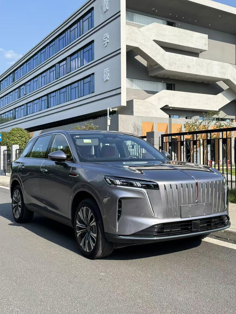 Hongqi HS6 Hybrid, 2025 — фото 3 из 11