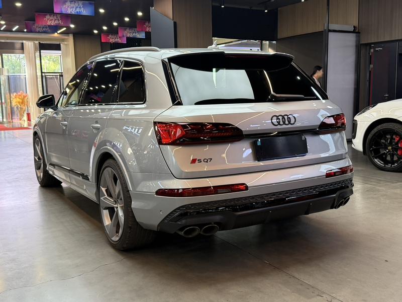 Audi SQ7, 2024 — фото 4 из 10