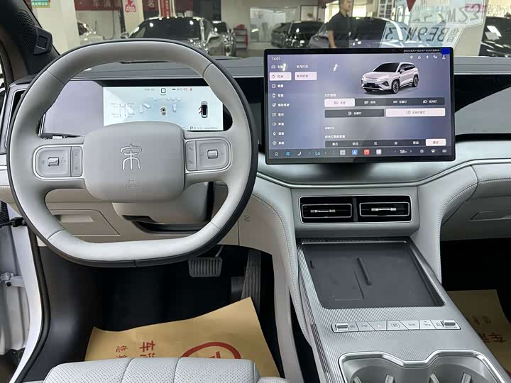BYD Song Ultra EV, 2026 — фото 7 из 9