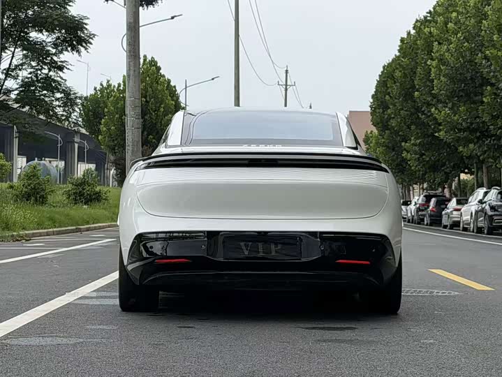 Zeekr 007, 2023 — фото 8 из 9