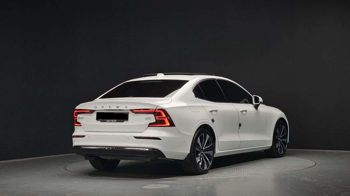 Volvo S60, 2024 — фото 2 из 12