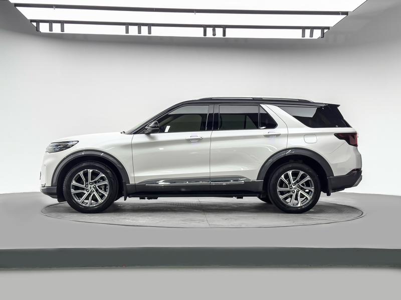 Ford Explorer, 2022 — фото 4 из 9