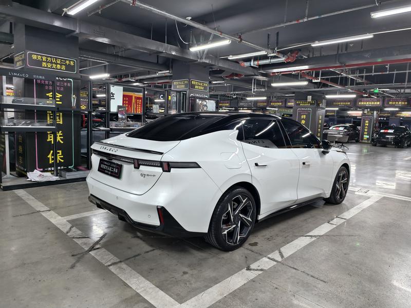 Lynk & Co 07 EM-P Hybrid, 2024 — фото 7 из 12