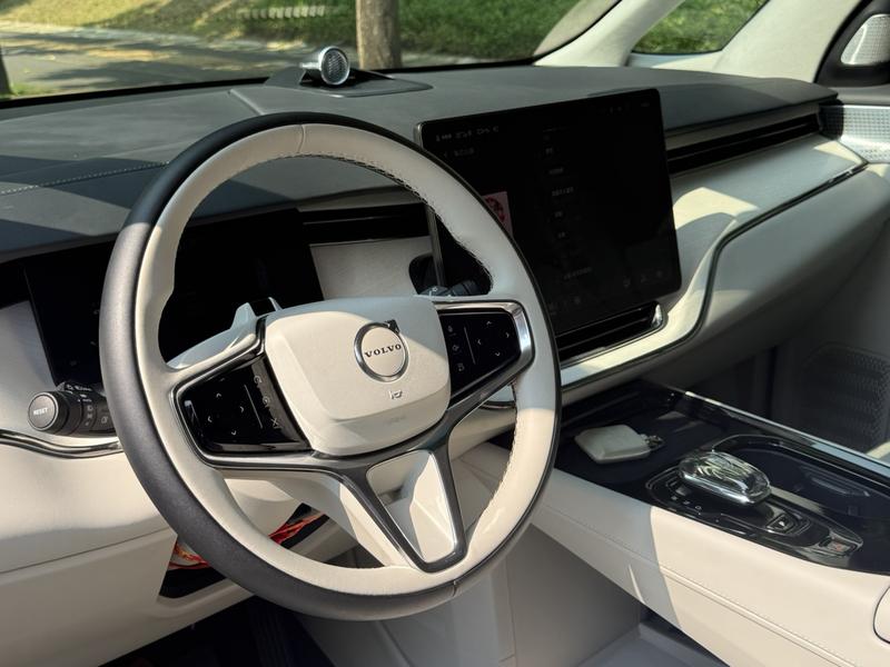 Volvo EM90, 2024 — фото 6 из 12