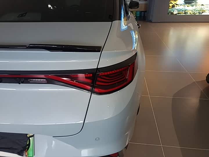 Geely Emgrand L Hi·P Hybrid, 2023 — фото 8 из 9