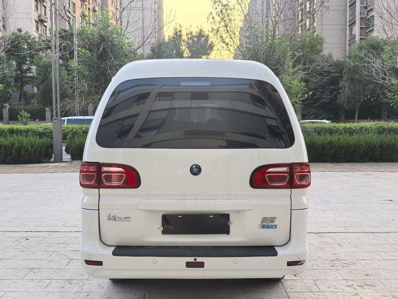 Dongfeng Forthing Lingzhi M5 EV, 2022 — фото 5 из 10
