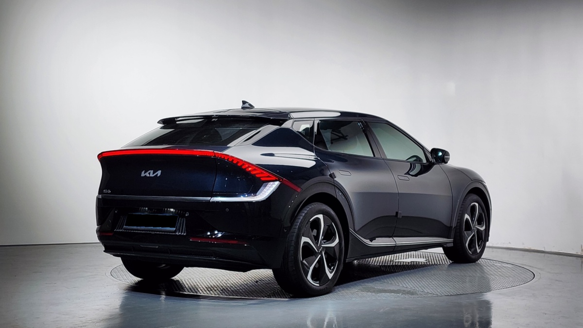 Kia EV6, 2022 — фото 2 из 12