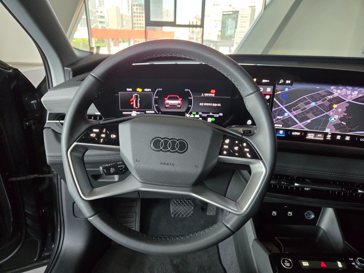 Audi Q6 e-tron, 2025 — фото 7 из 12