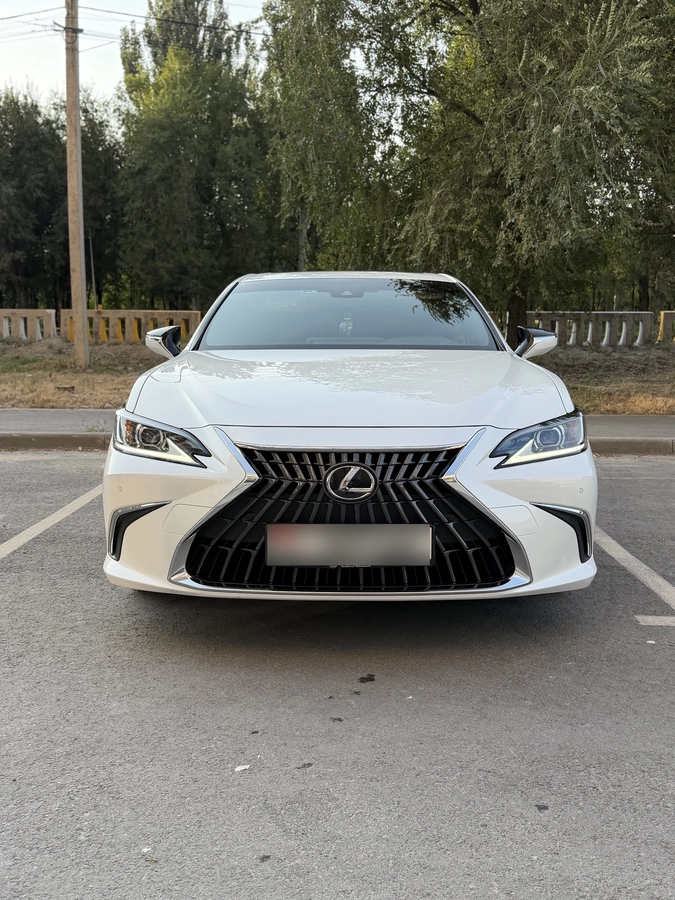 Lexus ES, 2023 — фото 2 из 8