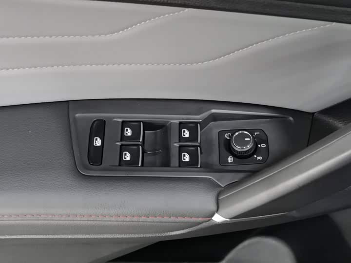 Volkswagen Tiguan L Hybrid, 2022 — фото 9 из 9