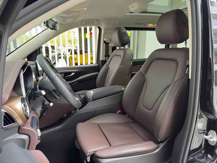 Mercedes-Benz V-Class, 2024 — фото 7 из 9