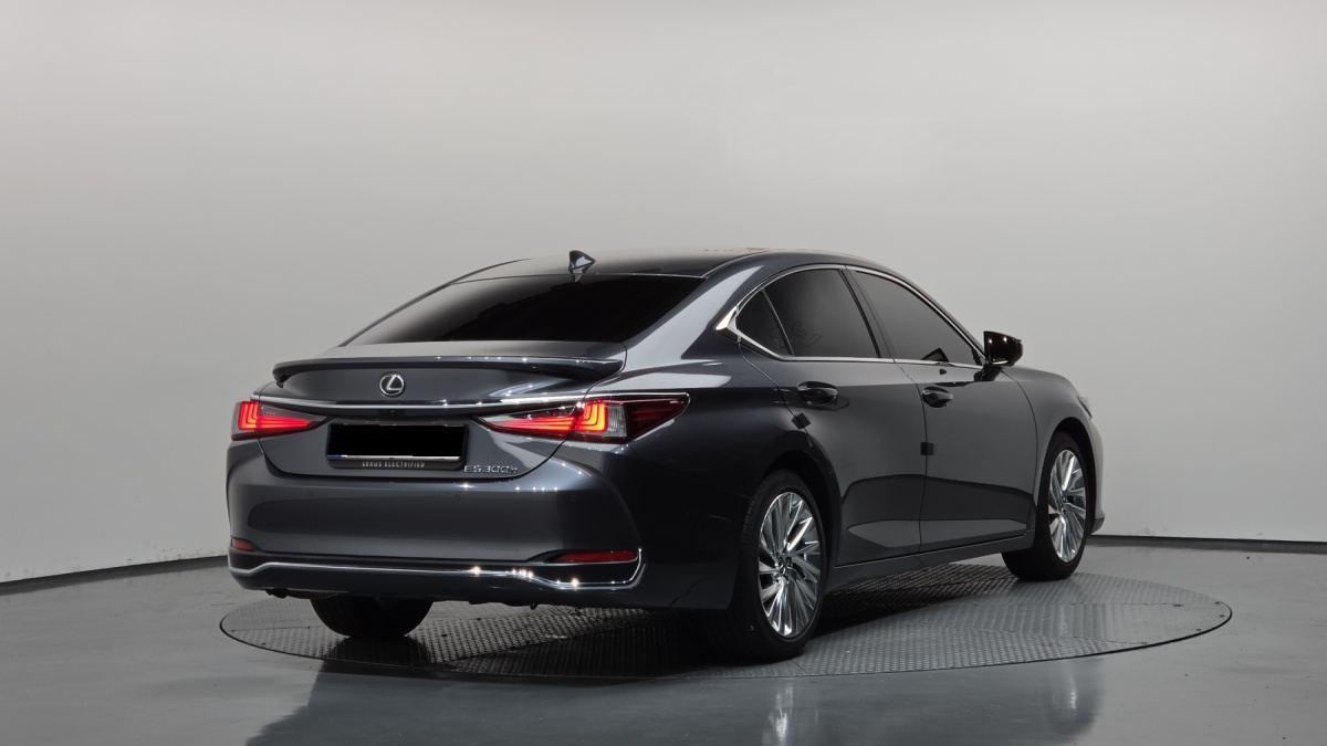 Lexus ES, 2024 — фото 2 из 12