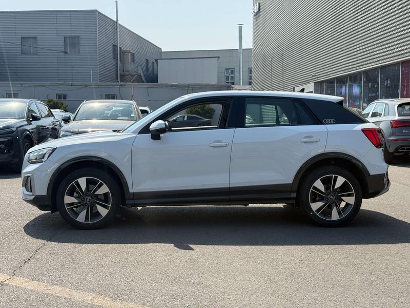 Audi Q2L, 2023 — фото 3 из 11