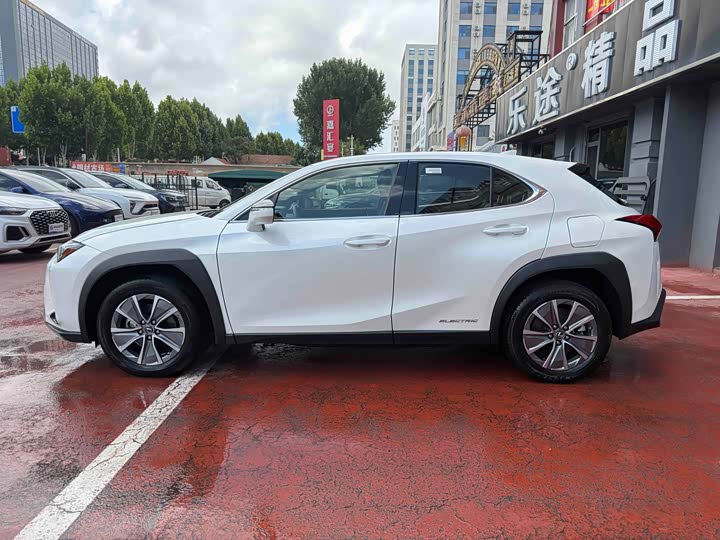 Lexus UX Hybrid, 2022 — фото 3 из 9