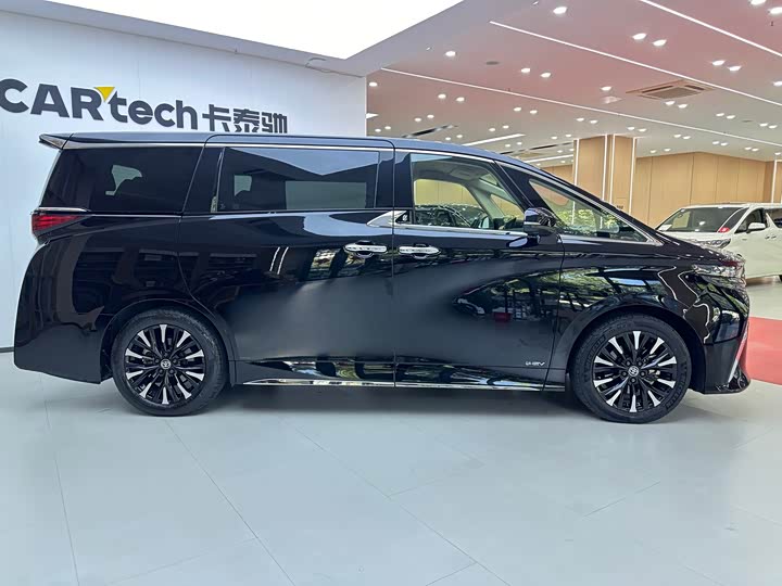 Toyota Alphard, 2024 — фото 4 из 9