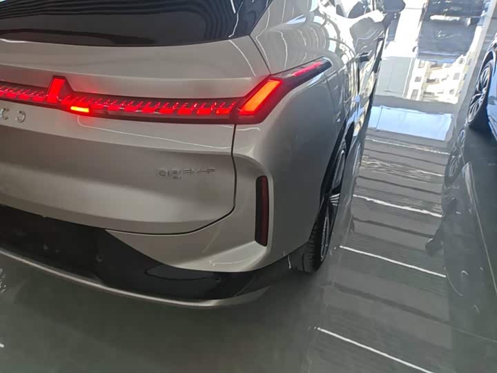 Lynk & Co 08 EM-P Hybrid, 2024 — фото 8 из 9