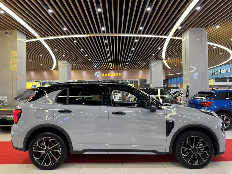 Lynk & Co 01 EM-P Hybrid, 2022 — фото 7 из 12
