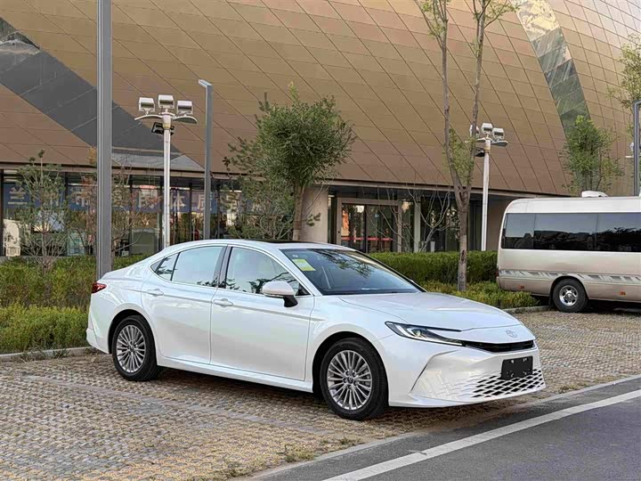 Toyota Camry, 2026 — фото 3 из 9