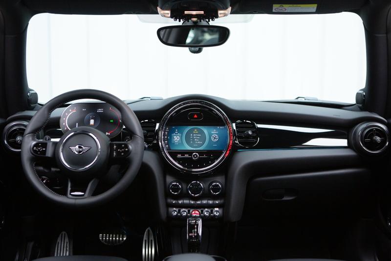 Mini Mini JCW, 2022 — фото 7 из 9