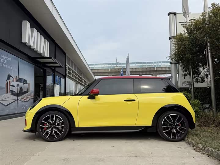 Mini Mini JCW, 2025 — фото 2 из 9