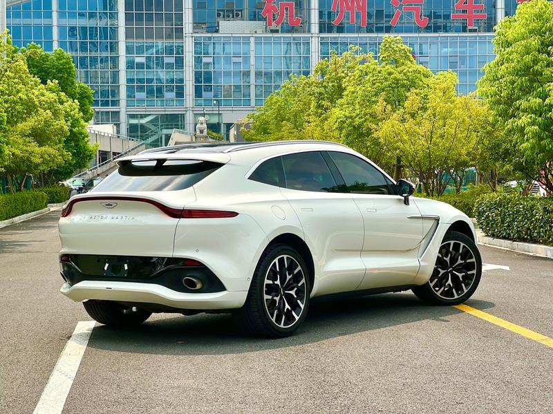 Aston Martin DBX, 2022 — фото 6 из 12