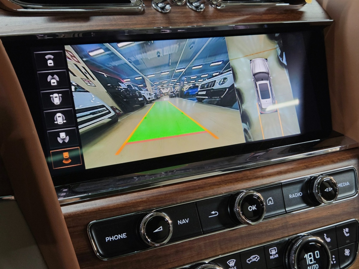 Bentley Bentayga, 2023 — фото 11 из 12