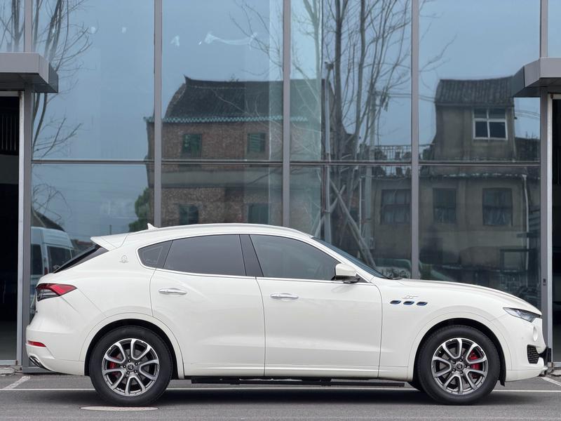 Maserati Levante, 2022 — фото 5 из 12