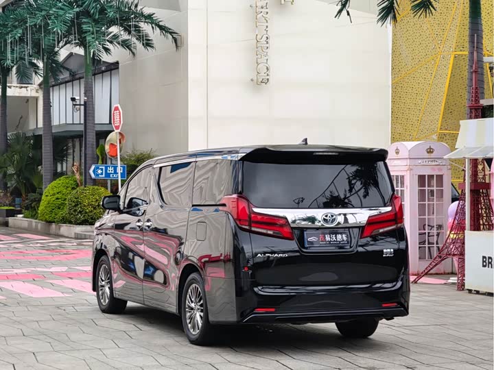 Toyota Alphard, 2023 — фото 6 из 9