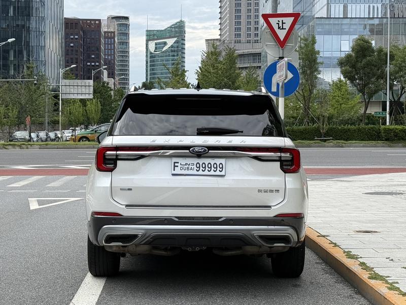 Ford Explorer, 2023 — фото 6 из 12