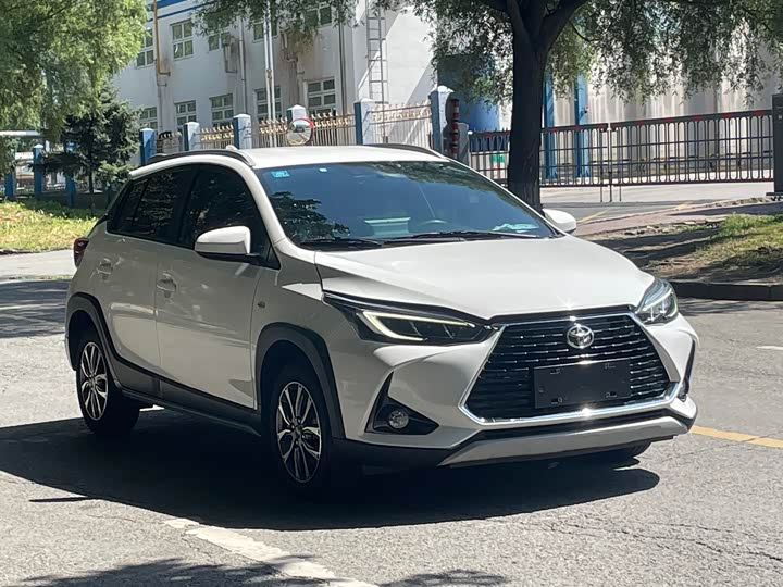 Toyota Yaris L Hatchback, 2022 — фото 2 из 9