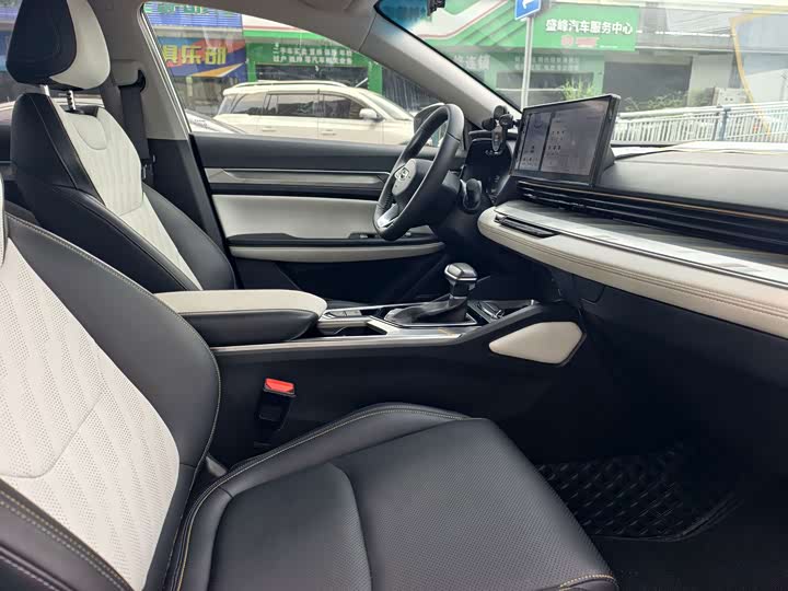 Geely Emgrand L, 2022 — фото 4 из 9