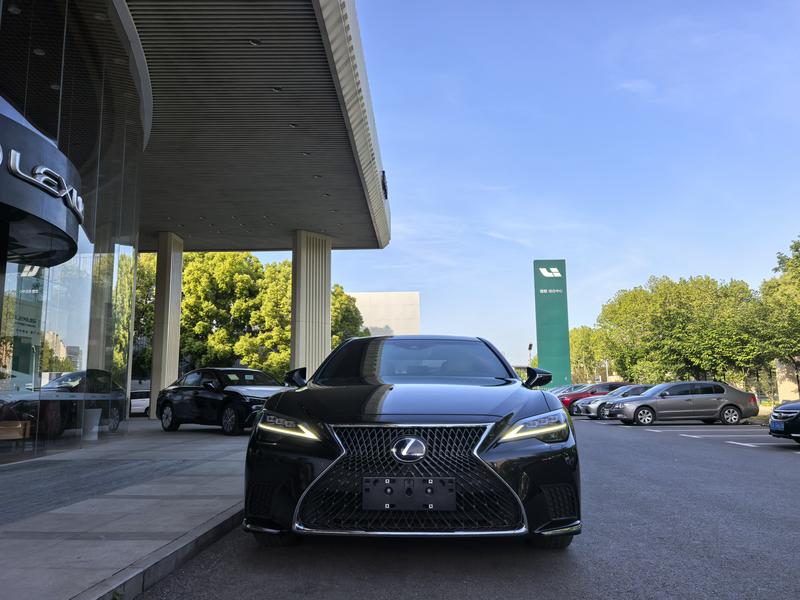Lexus LS, 2022 — фото 2 из 12