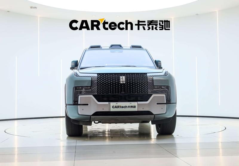 BYD Yangwang U8, 2023 — фото 2 из 12