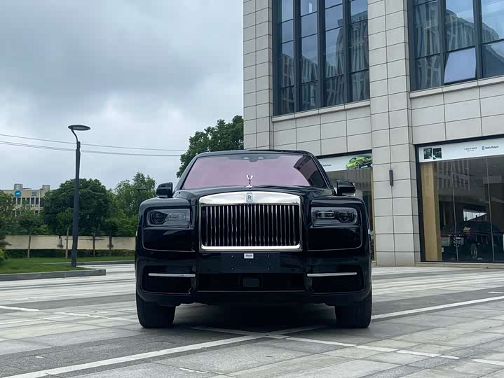Rolls-Royce Cullinan, 2024 — фото 3 из 9