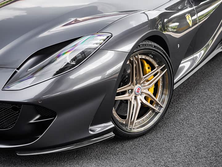 Ferrari 812, 2023 — фото 4 из 9