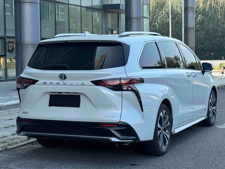 Toyota Granvia, 2023 — фото 4 из 9