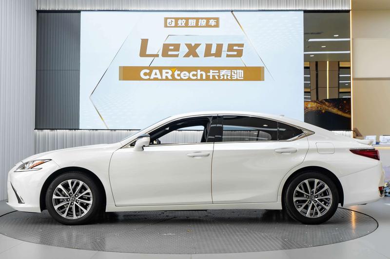 Lexus ES, 2023 — фото 3 из 12