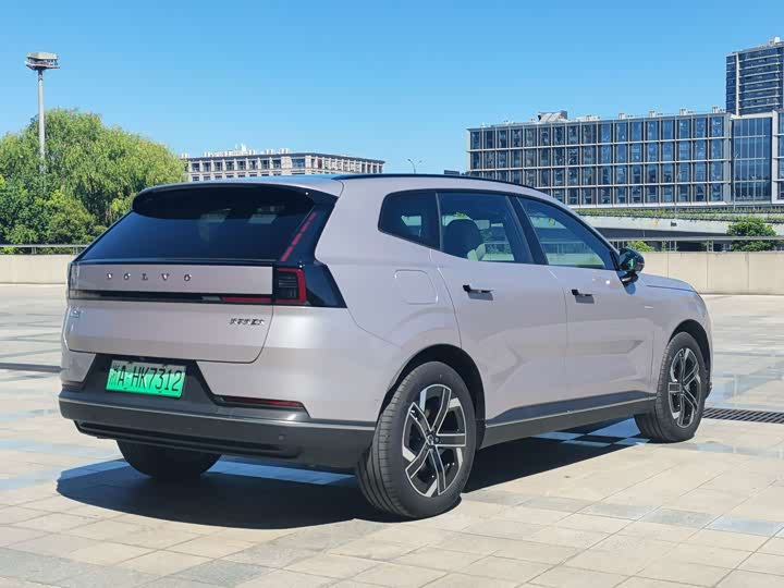 Volvo XC70 Hybrid, 2026 — фото 5 из 9