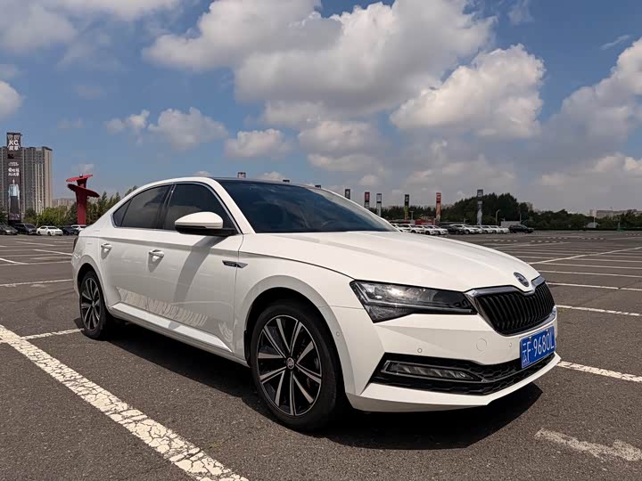 Skoda Superb, 2023 — фото 3 из 9