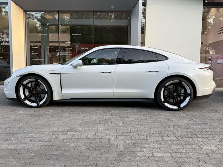 Porsche Taycan, 2023 — фото 3 из 9
