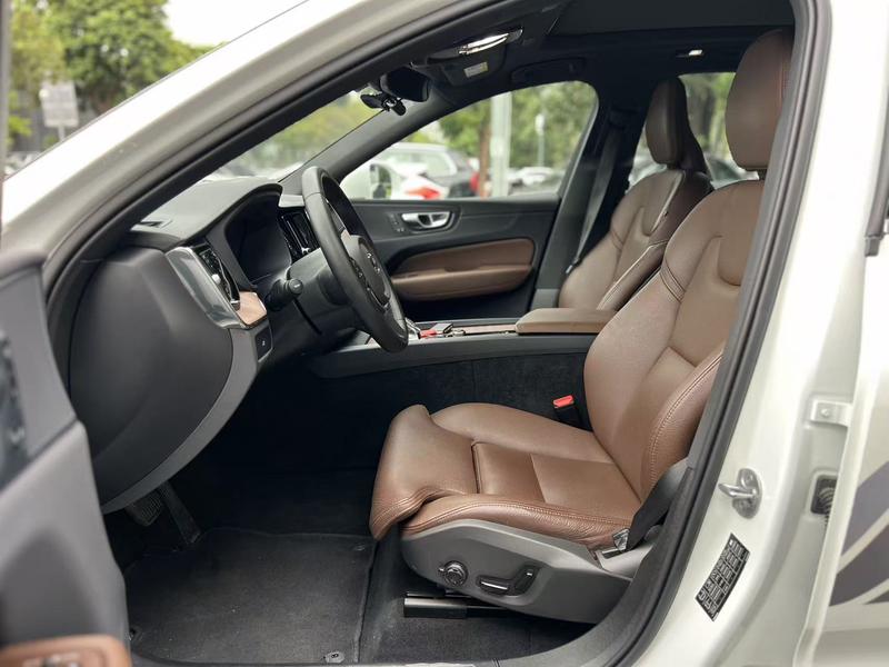 Volvo XC60, 2024 — фото 8 из 10